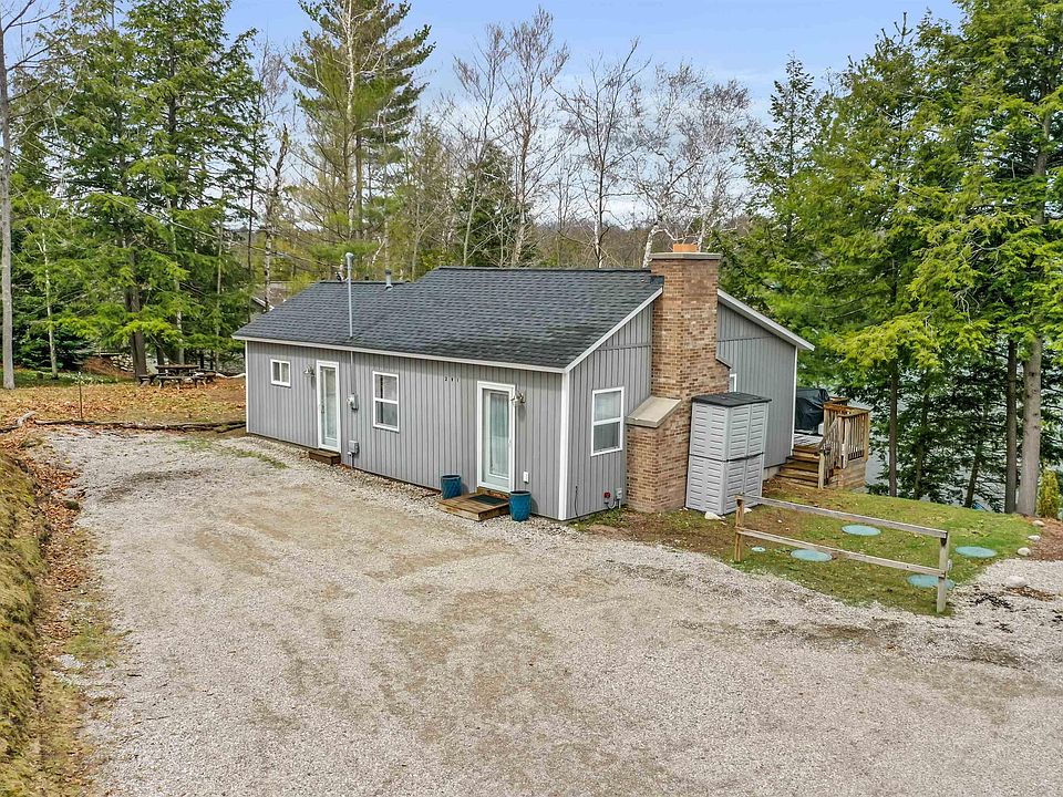 291 Peninsula Trl, Traverse City, MI 49696 Zillow