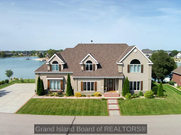 308 Ponderosa Dr, Grand Island, NE 68803