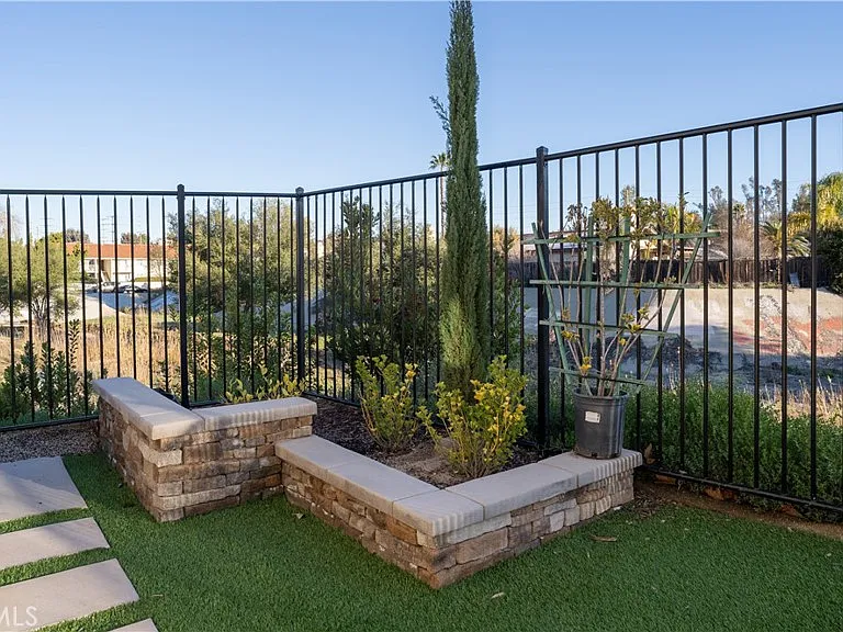 42688 Azure St — Photo 42