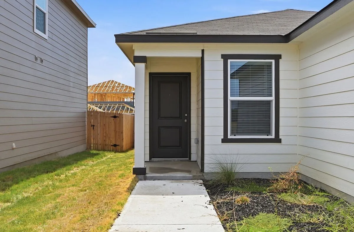 3 bed, 2.0 bath, 1242 sqft, $1,700 — Photo 3