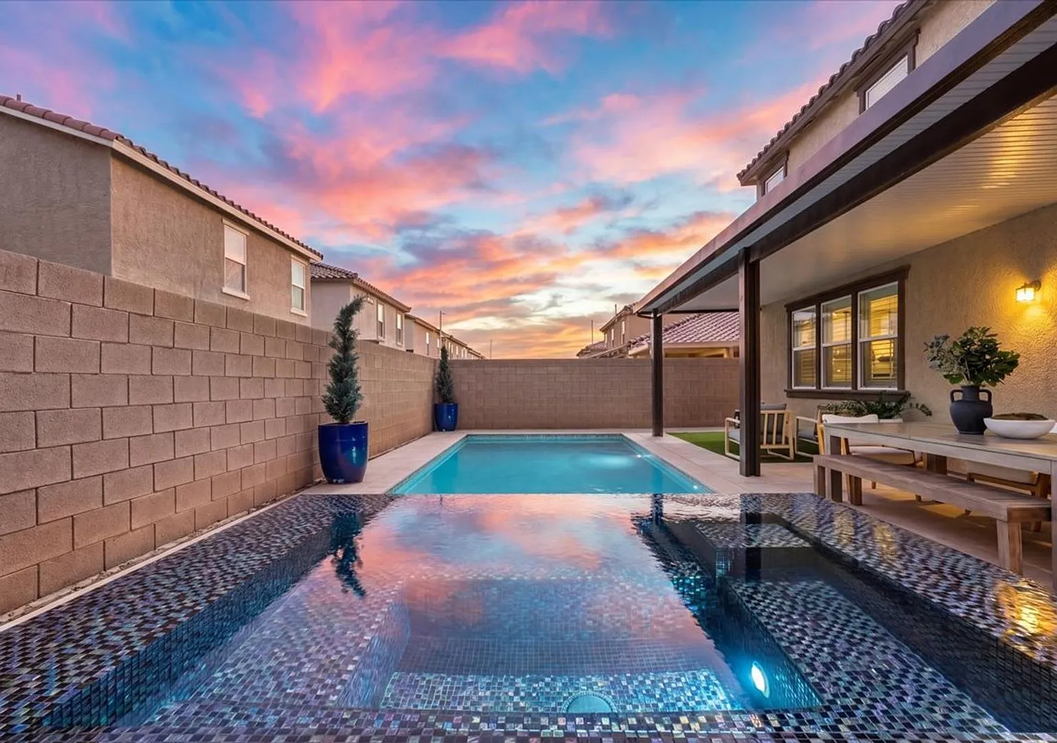 Incredible Private Pool, Spa & Gourmet Kitchen with Open Floor Plan and Huge Loft — Photo 1