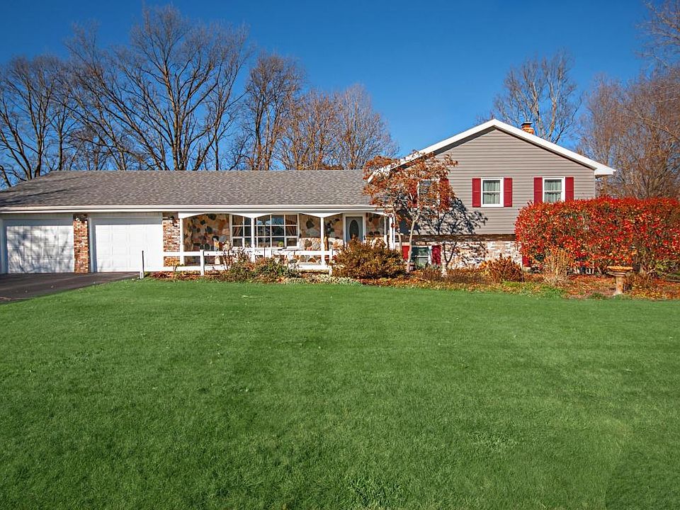 1st image of 1595 Louise Ln