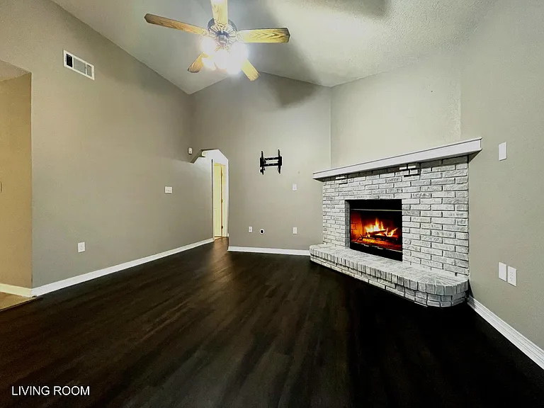 1054 Northview Dr — Photo 6