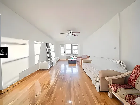 41-25 Kissena Boulevard image 10 of 26