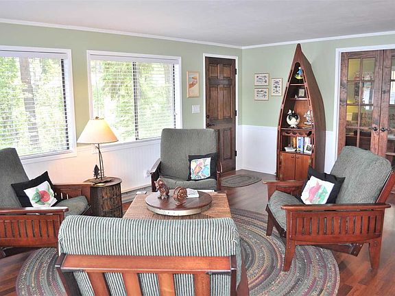 3rd image of 104 N Mountain View Dr