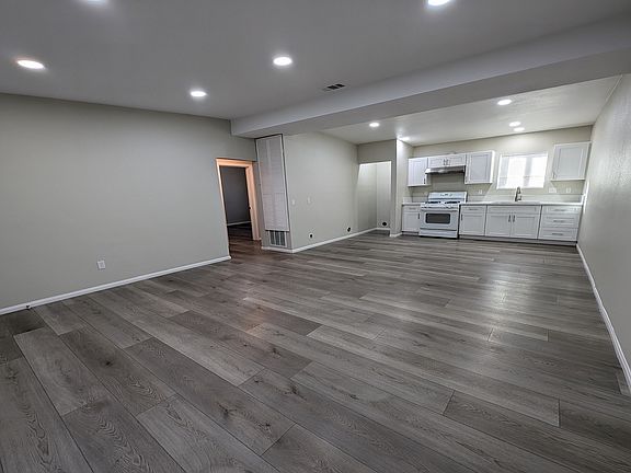3rd image of 1444 W Grand Ave