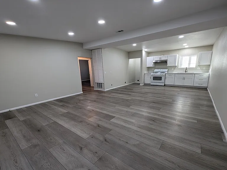 1444 W Grand Ave — Photo 3