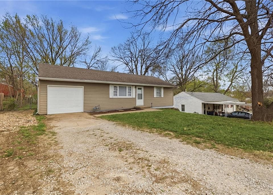 1st image of 4540 NE 44th Ter