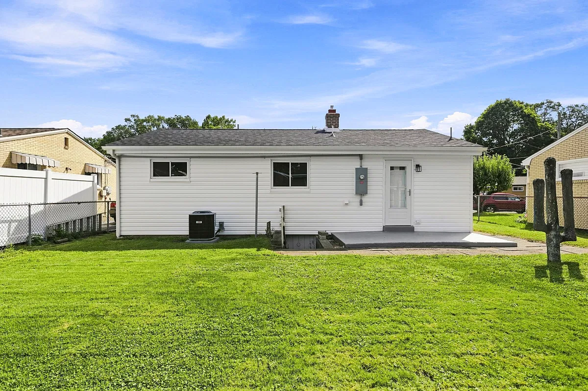 3 bed, 864 sqft, $1,750 — Photo 3