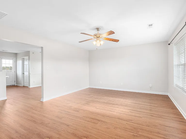 131 Cherry Grove Dr — Photo 4