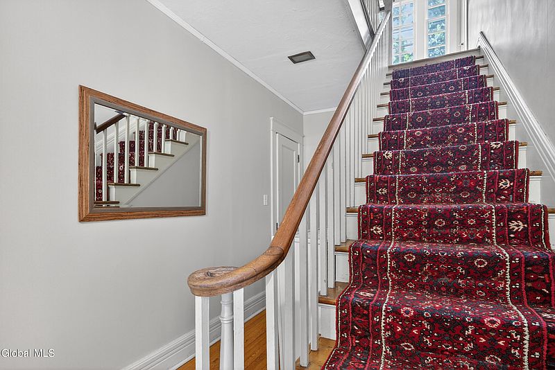 3rd image of 850 Mercer Street