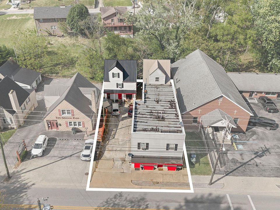 1st image of 221 E 4th St