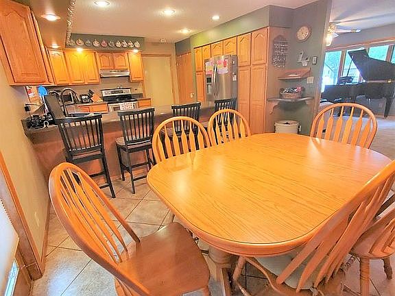 Dining room to kitchen