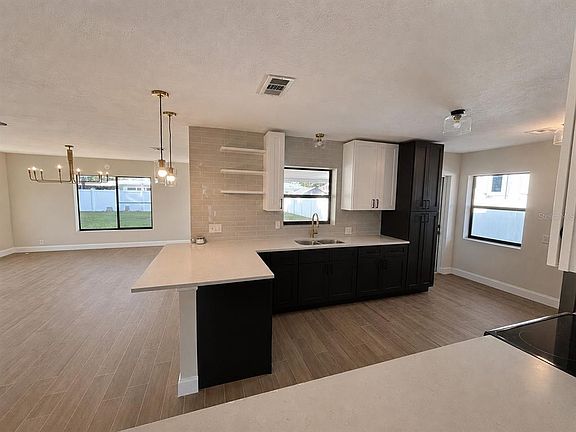 5th image of 4097 16TH AVENUE W