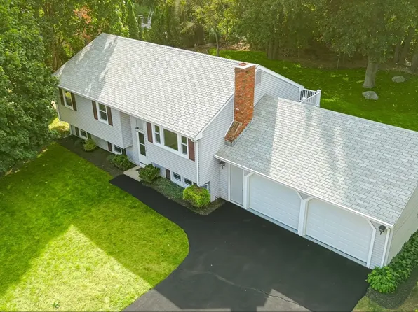 2 Pollis Pl, North Attleboro, MA 02760