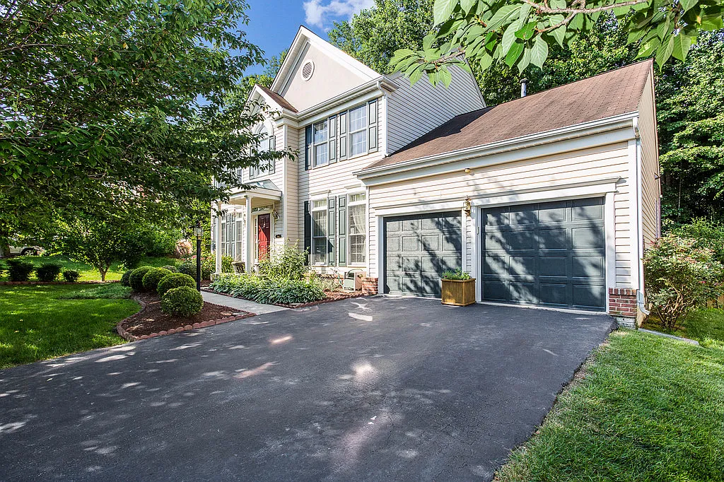 3945 Leaf Lawn Ln photo 1