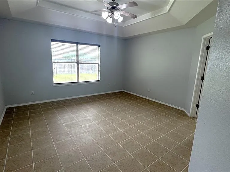 3405 Santa Monica — Photo 18