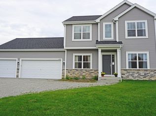 N8298 Woody Ln, Ixonia, WI 53036