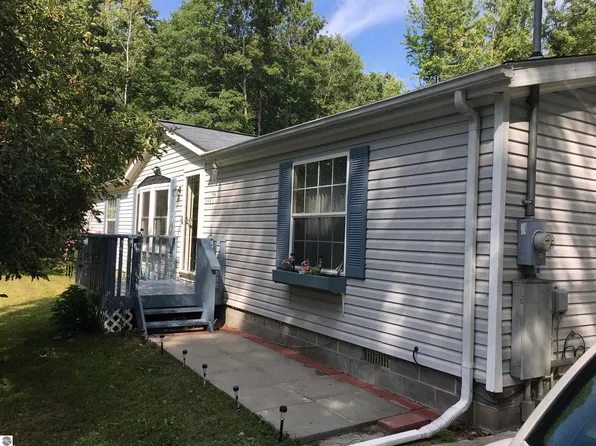 5953 S Henderson Lake Rd, Sterling, MI 48659