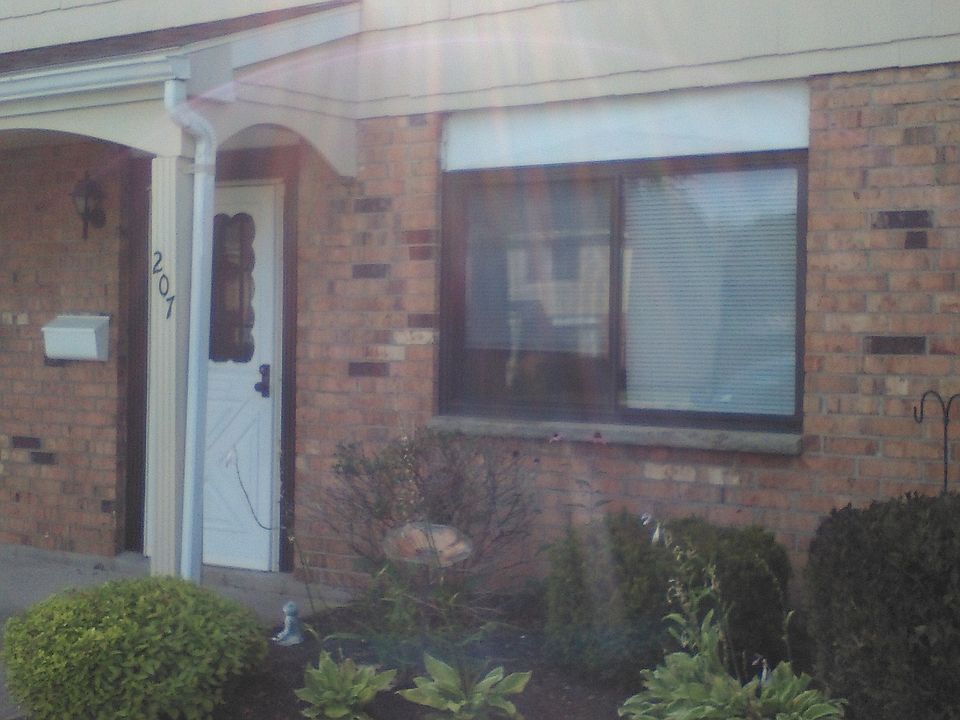 2nd image of 207 Autumn Chapel Way
