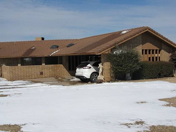 5th image of 411 Lake Dr