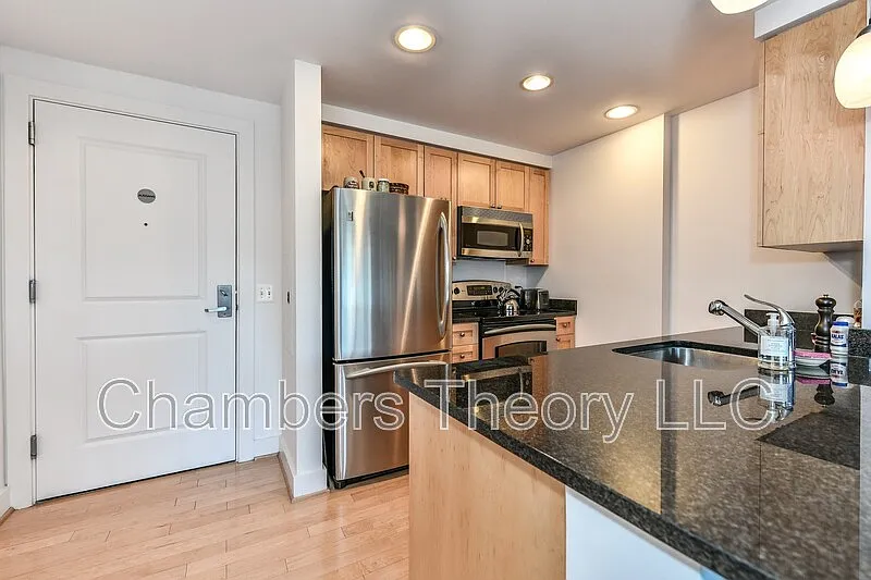 1 bed, 1.0 bath, 696 sqft, $2,600 — Photo 3