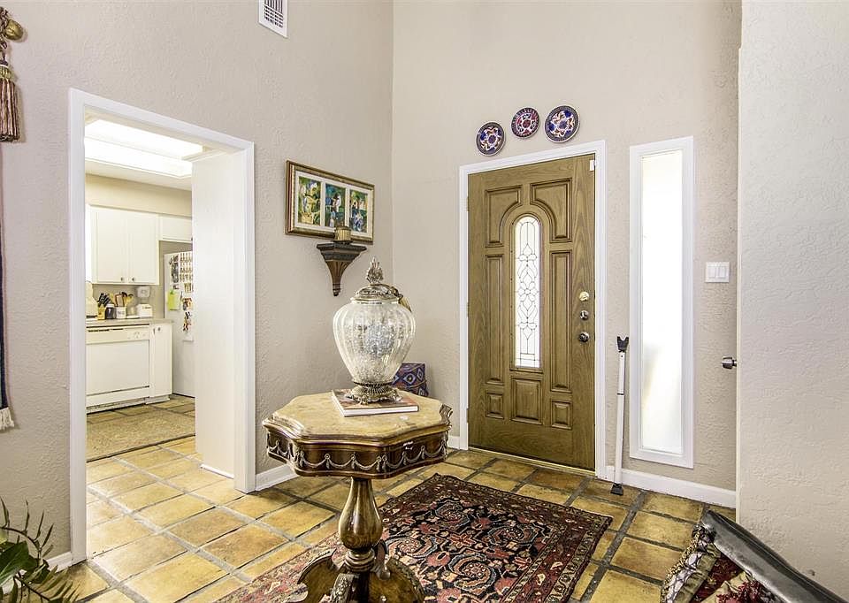 1st image of 530 Meadow Knoll Dr