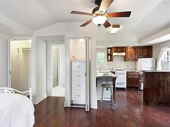 4th image of 44 Fontainebleau Dr #B