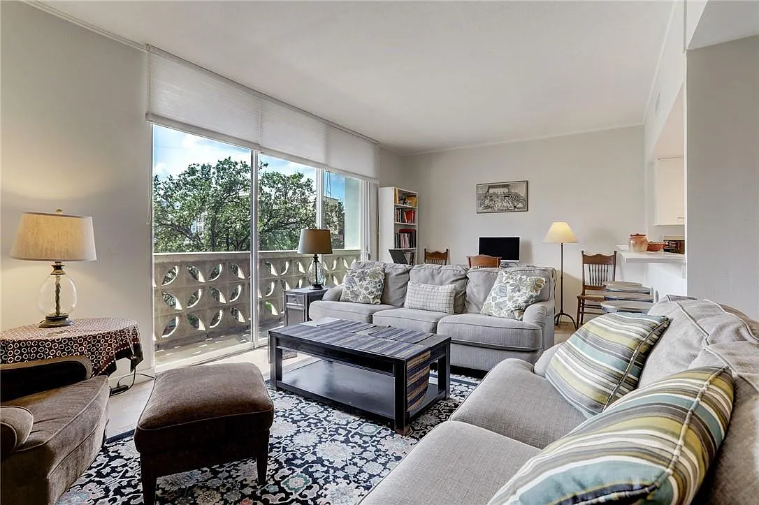 2 bed, 2.0 bath, 1363 sqft, $3,500 — Photo 4