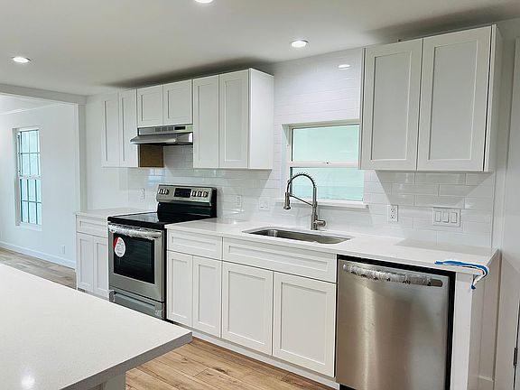 4th image of 235 Arbor Ln