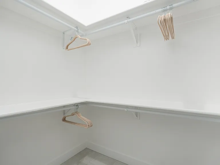 5049 E Shaw Butte Dr — Photo 7
