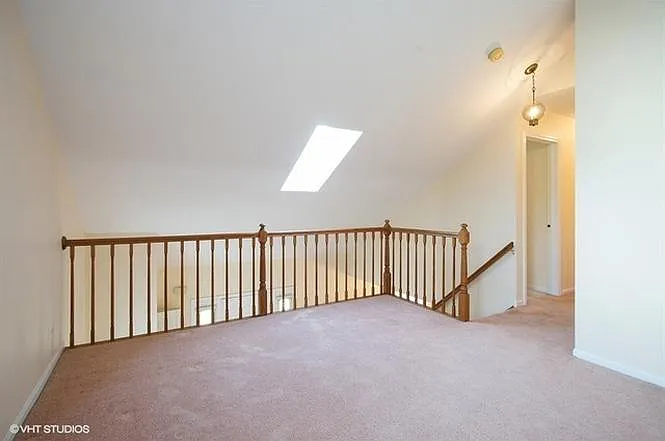 2565 College Hill Cir — Photo 3
