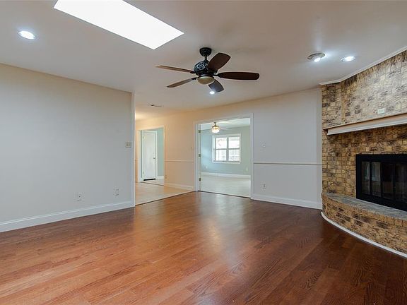 3rd image of 408 McKinney Ave