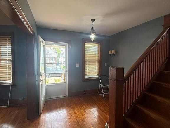 3rd image of 1058 Moy Ave