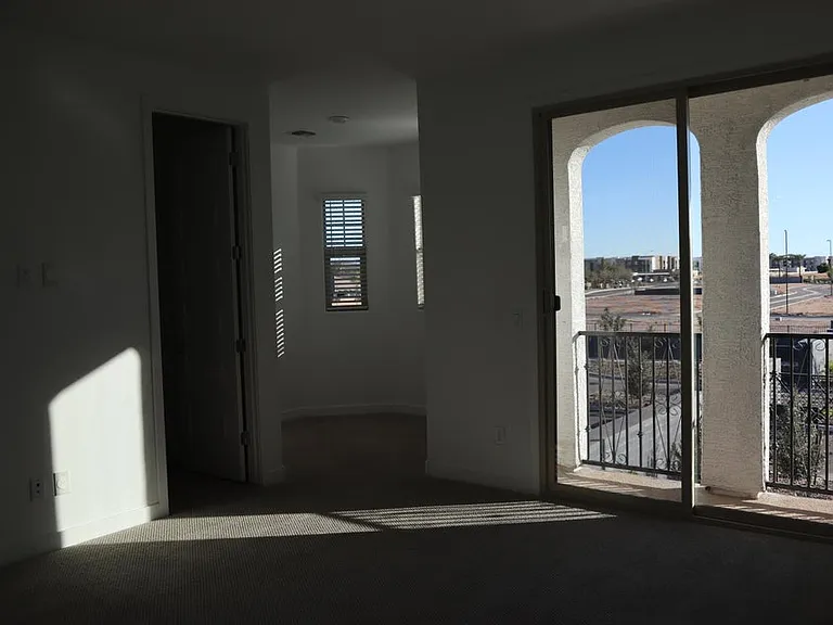 1208 E Weatherby Way — Photo 4