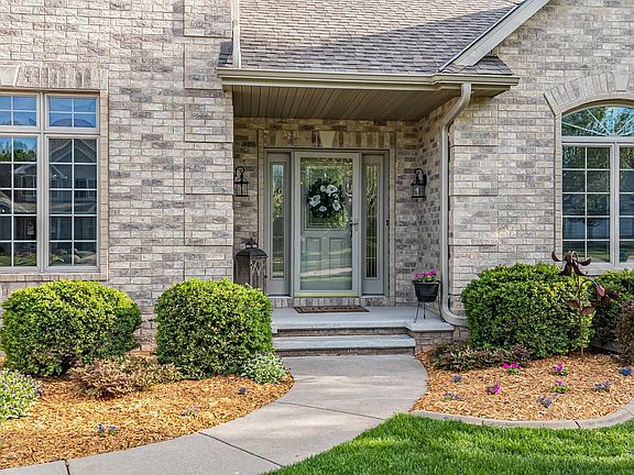 5th image of 309 E Stratford Ln