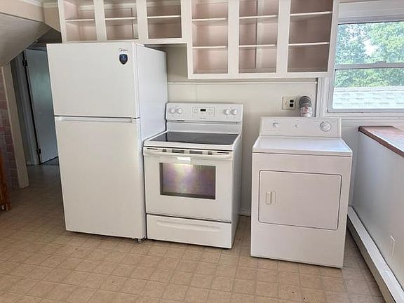 5th image of 41 Carpenter Ave #2