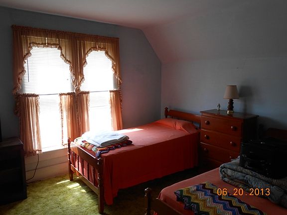 3rd image of 422 Woodbine St