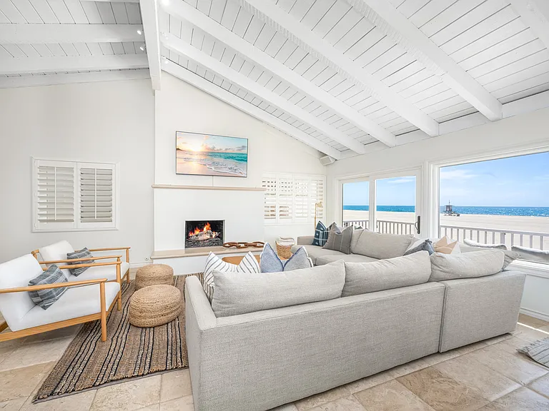 1706 W Oceanfront — Photo 2