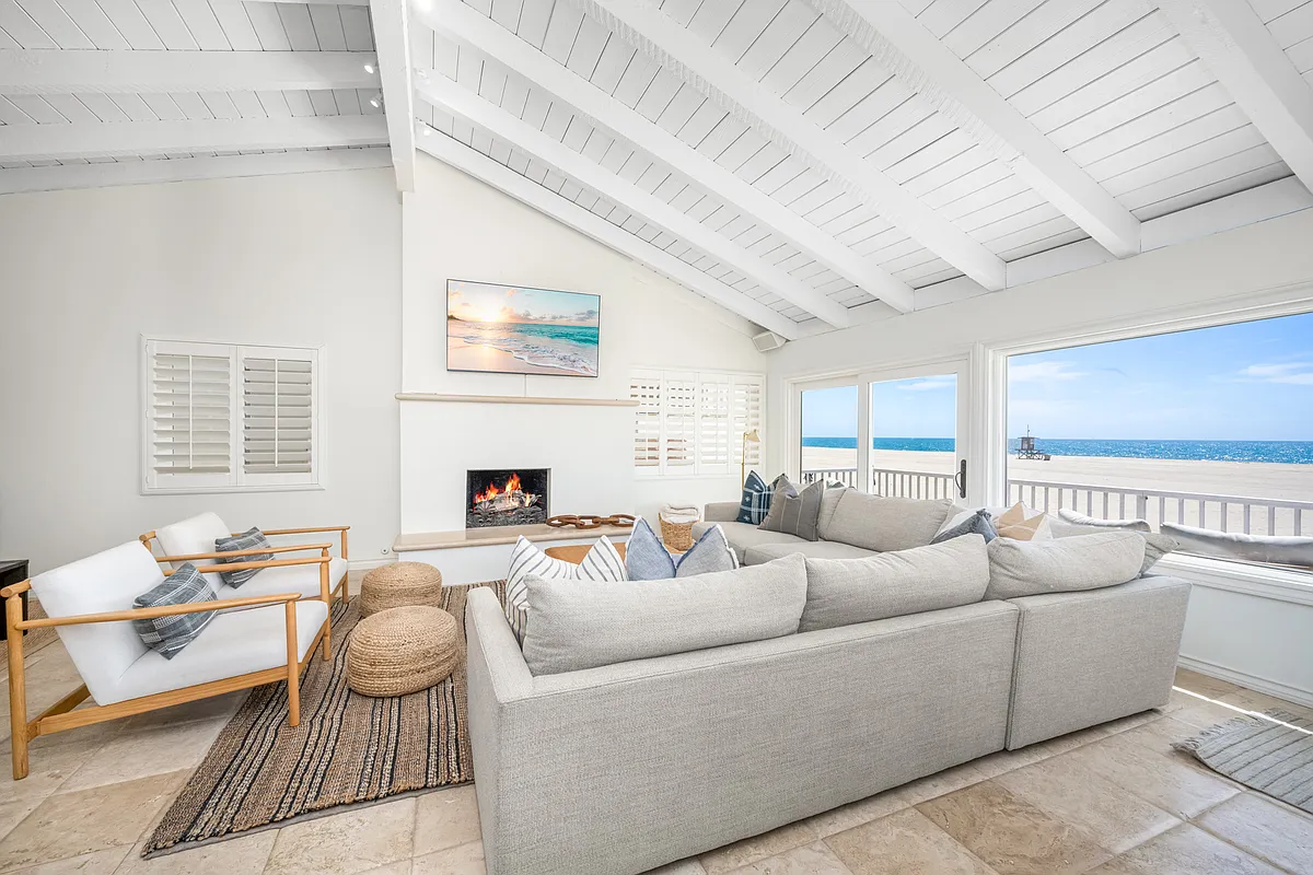 Building Photo - 1706 W Oceanfront