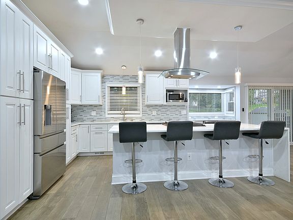 5th image of 185 Courtenay Ln