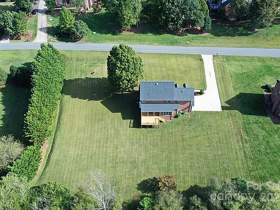 3rd image of 4063 Rainbow Hills Dr