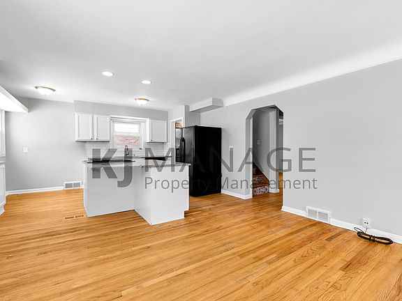 5th image of 17657 Wakenden St