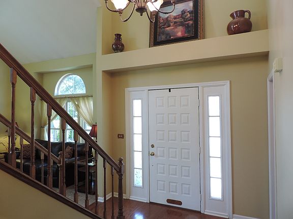 3rd image of 276 Village Ln