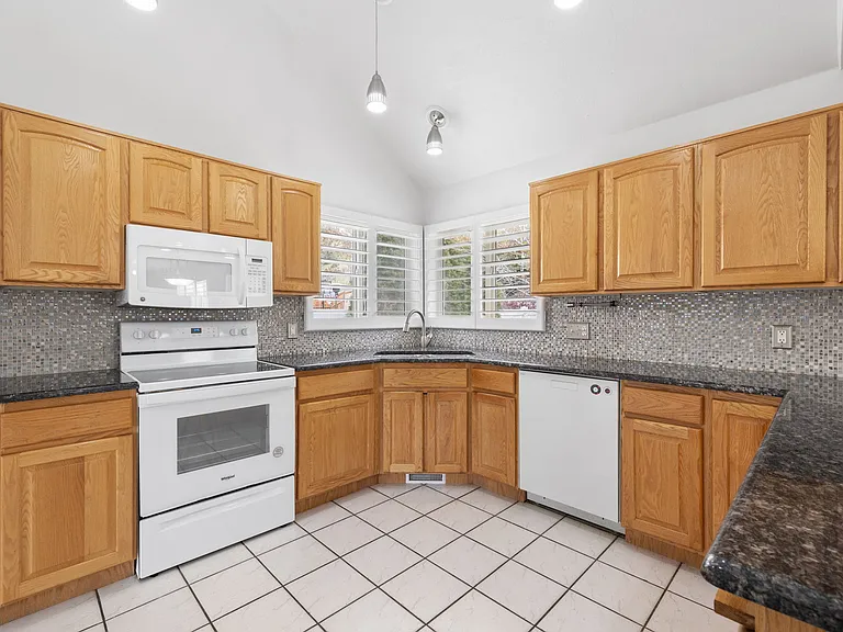 2102 E Candle Spruce Cv — Photo 18