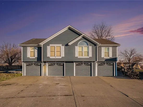 520 Bayside Ct, Smithville, MO 64089