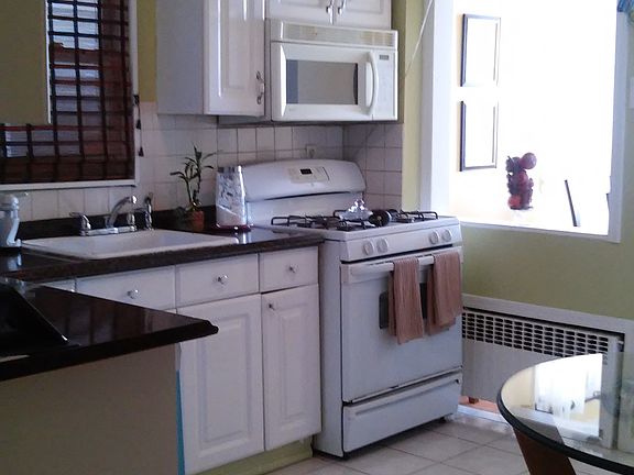2nd image of 140 Vineyard Avenue