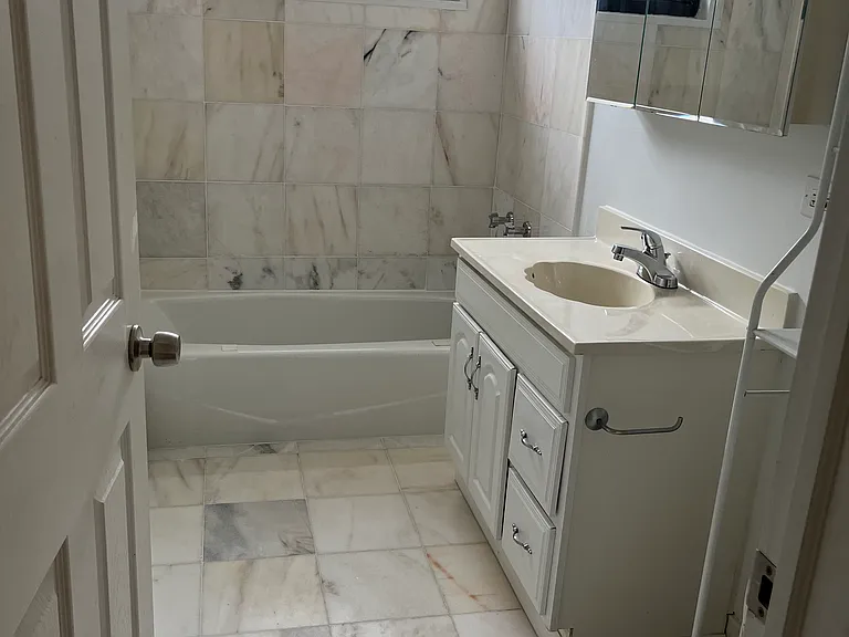 7608 N Rogers Ave #203 — Photo 15