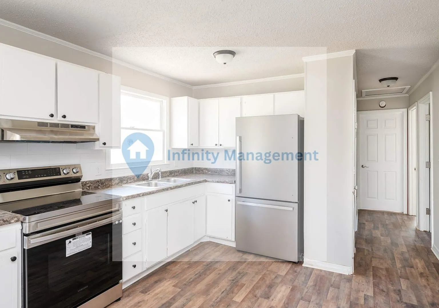 3 bed, 912 sqft, $1,400 — Photo 1
