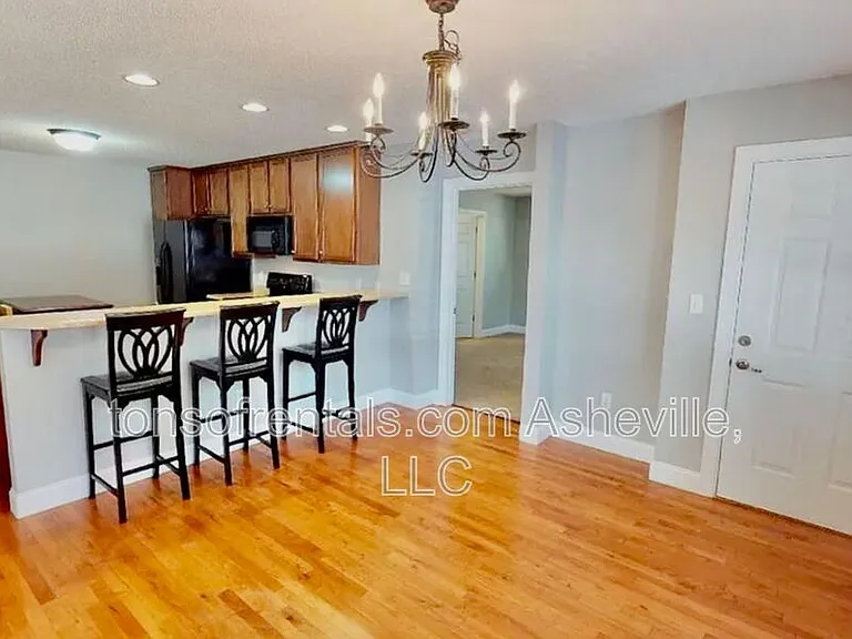 130 Downing Park Ct — Photo 5